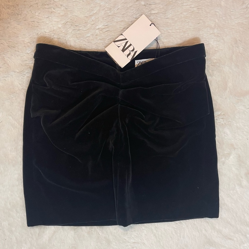 Velvet black skirt